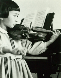 ヴァイオリンの発表会で（小学1～2年ころ）