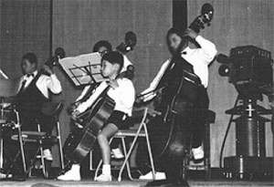 岡山市ジュニアオーケストラ第1回定期演奏会<br />
（コントラバスの前／小３）